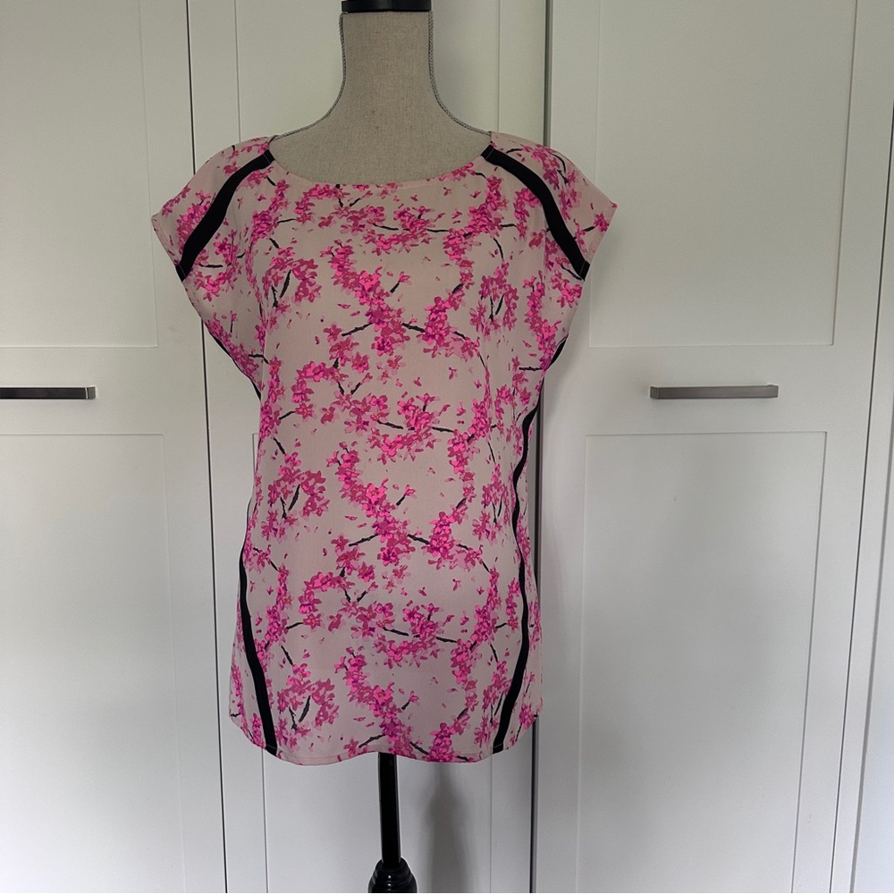 Banana Republic Floral Pink and Black Women's Short Sleeve Top